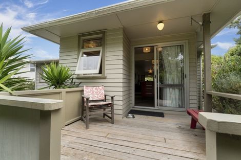 Photo of property in 4 Titoki Road, Waikanae Beach, Waikanae, 5036