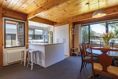 Photo of property in 14 Muscat Place, Henderson, Auckland, 0612