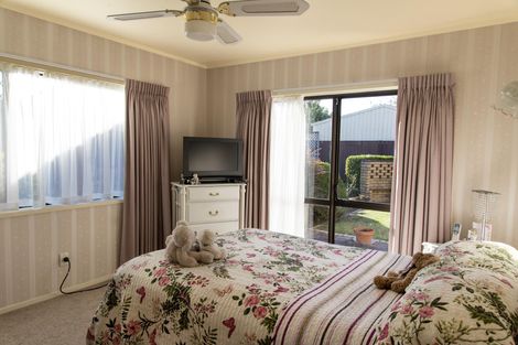 Photo of property in 12 Foxbridge Lane, Conifer Grove, Takanini, 2112