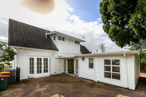 Photo of property in 12 Kitchener Terrace, Moturoa, New Plymouth, 4310