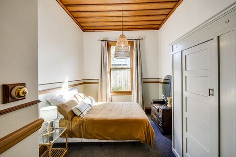 Photo of property in 2 Cobden Crescent, Bluff Hill, Napier, 4110