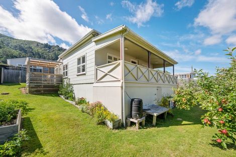 Photo of property in 95a Waikawa Road, Picton, 7220