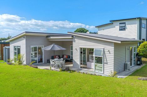 Photo of property in 5 Ross Place, Whiritoa, Whangamata, 3691