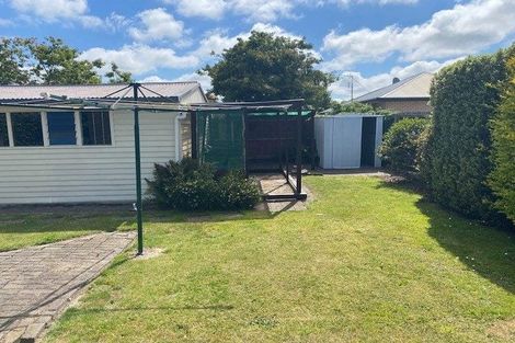 Photo of property in 33 Farquhars Road, Redwood, Christchurch, 8051