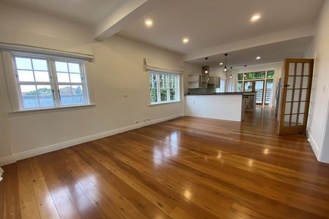 Photo of property in 7 Grove Road, Kelburn, Wellington, 6012