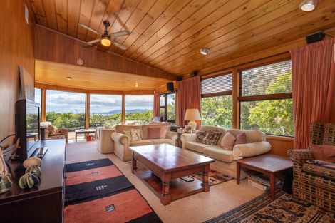 Photo of property in 21 Raroa Place, Pukerua Bay, 5026