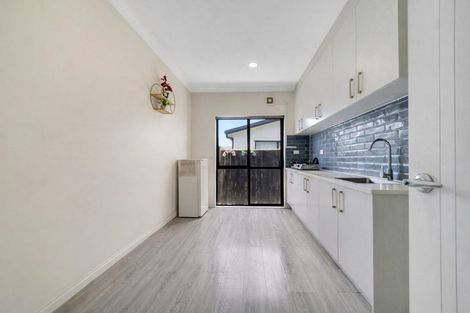 Photo of property in 6 Kakabeak Way, Takanini, 2110