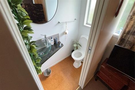 Photo of property in 10 Thomas Avenue, Te Atatu Peninsula, Auckland, 0610