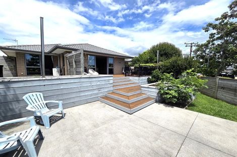 Photo of property in 1 Meadowviews Drive, Welcome Bay, Tauranga, 3112