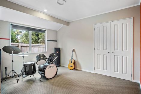 Photo of property in 8 Saint Leger Crescent, Huntington Park, Auckland, 2013