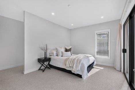 Photo of property in 21 Annie Aranui Drive, Poraiti, 4182