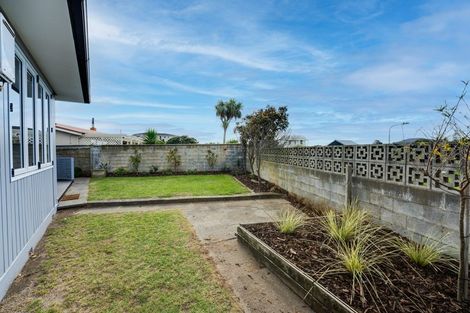 Photo of property in 2 Kapiti Terrace, Castlecliff, Whanganui, 4501