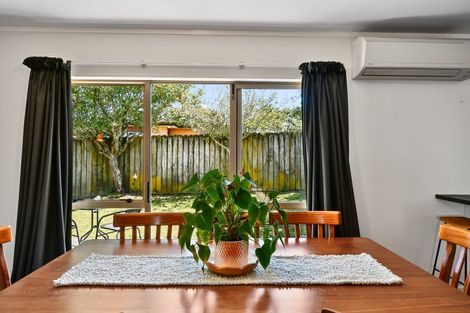 Photo of property in 21 Tonson Place, Weymouth, Auckland, 2103