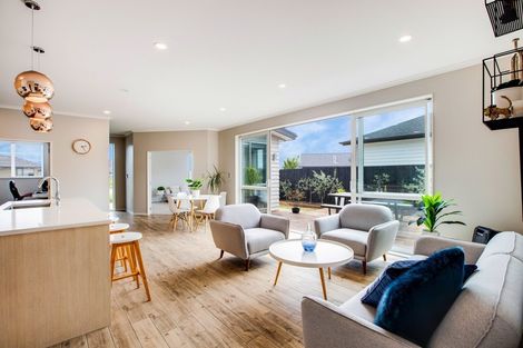 Photo of property in 15 Remana Crescent, Huapai, Kumeu, 0810