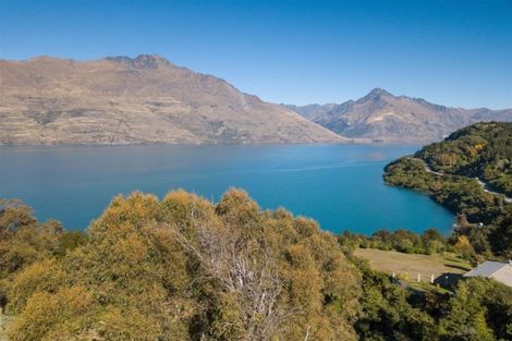 Photo of property in 75 Arawata Terrace, Sunshine Bay, Queenstown, 9300