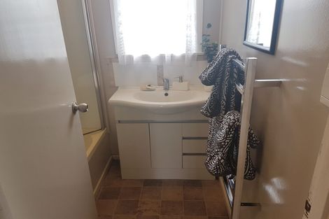 Photo of property in 4 Jenkins Place, Manurewa East, Auckland, 2102