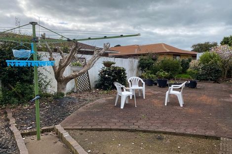 Photo of property in 2/62 Sunderlands Road, Half Moon Bay, Auckland, 2012