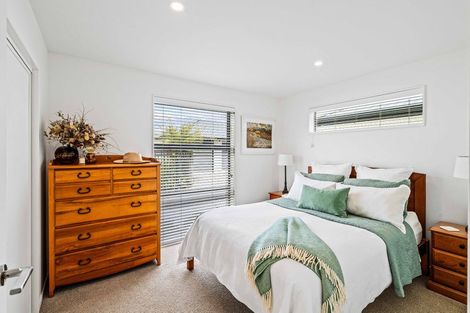 Photo of property in 2/3 Nyoli Street, Northcote, Christchurch, 8052