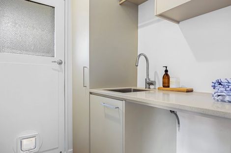 Photo of property in 42 Palatine Terrace, Saint Martins, Christchurch, 8022