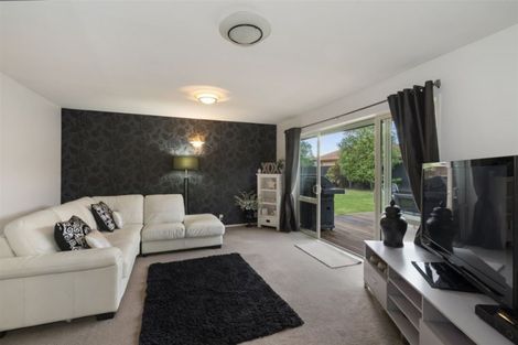 Photo of property in 48 Coolspring Way, Redwood, Christchurch, 8051