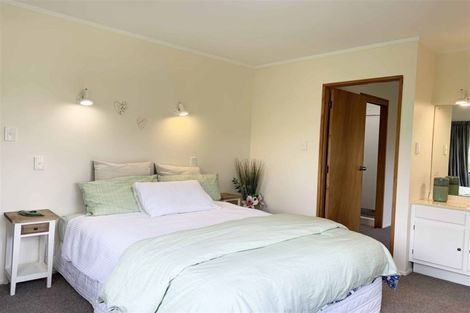 Photo of property in 2/26 Dudding Avenue, Northcote, Auckland, 0627
