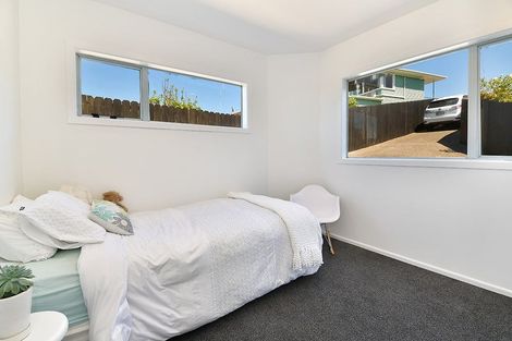 Photo of property in 2/9 Sunset Road, Totara Vale, Auckland, 0632