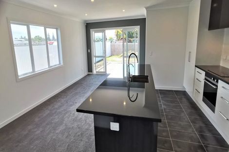 Photo of property in 41 Kaurinui Crescent, One Tree Point, 0118