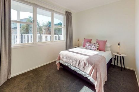 Photo of property in 34 Westview Grove, Miramar, Wellington, 6022