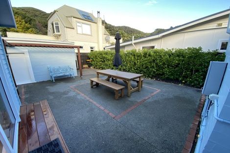 Photo of property in 387 Muritai Road, Eastbourne, Lower Hutt, 5013