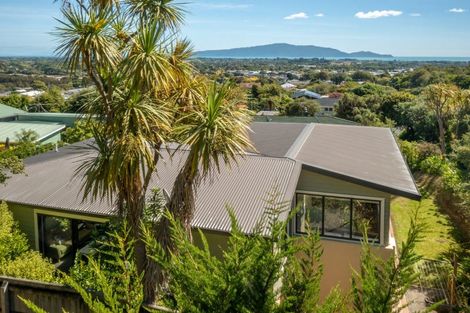 Photo of property in 39b Kakariki Grove, Waikanae, 5036