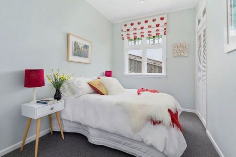 Photo of property in 132 Paremata Road, Paremata, Porirua, 5024