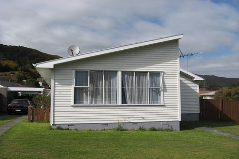 Photo of property in 32 Parenga Street, Wainuiomata, Lower Hutt, 5014