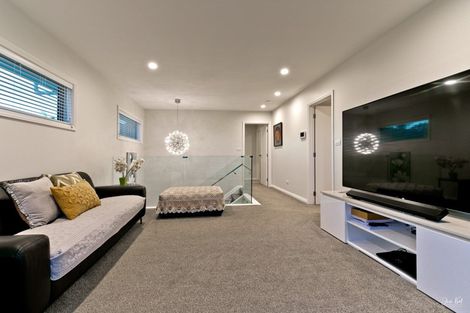 Photo of property in 13a Parr Terrace, Castor Bay, Auckland, 0620