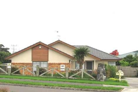 Photo of property in 2 Rush Creek Drive, Westgate, Auckland, 0614