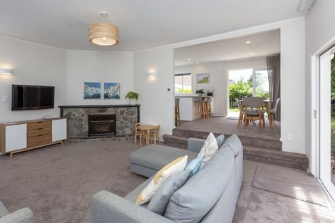 Photo of property in 9 Nugget Grove, Raumati Beach, Paraparaumu, 5032