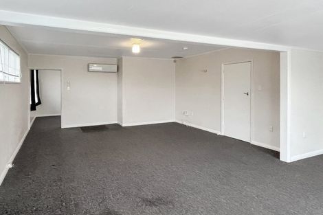 Photo of property in 8 Woburn Place, Takaro, Palmerston North, 4412