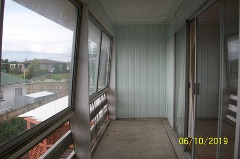 Photo of property in 32 Vera Road, Te Atatu South, Auckland, 0610