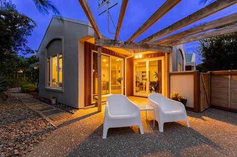 Photo of property in 43 Quadrant Heights, Paraparaumu, 5032