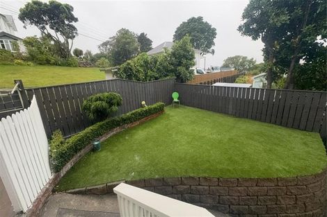 Photo of property in 42 Miromiro Road, Normandale, Lower Hutt, 5010