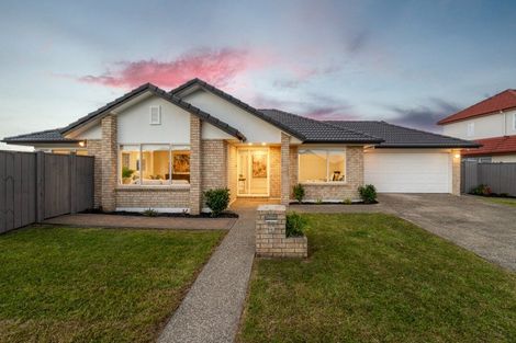 Photo of property in 19 Montecito Place, Golflands, Auckland, 2013