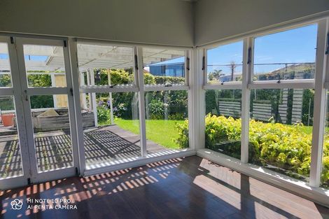 Photo of property in 9 Midway Avenue, Castor Bay, Auckland, 0620