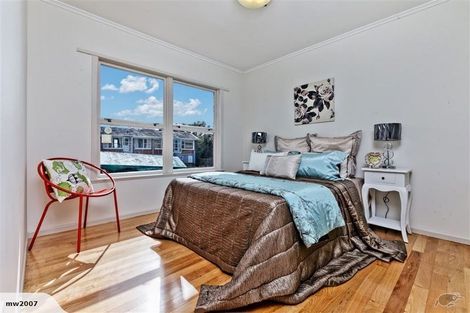 Photo of property in 2/13a Evelyn Place, Hillcrest, Auckland, 0627