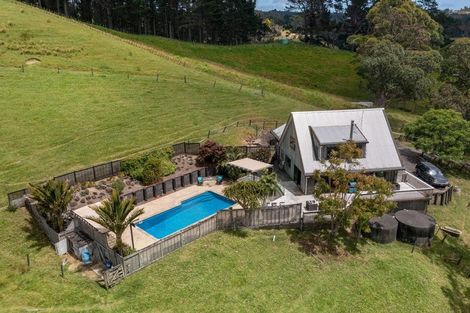 Photo of property in 585 Inland Road, Helensville, 0875
