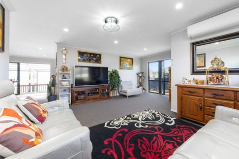 Photo of property in 121 Godley Road, Green Bay, Auckland, 0604