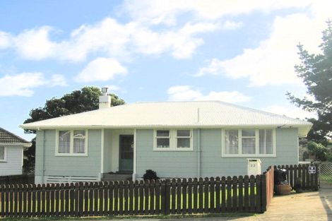 Photo of property in 22 Dorset Grove, Cannons Creek, Porirua, 5024