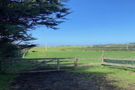 Photo of property in 84 Kaihau Road, Karioitahi, Waiuku, 2683