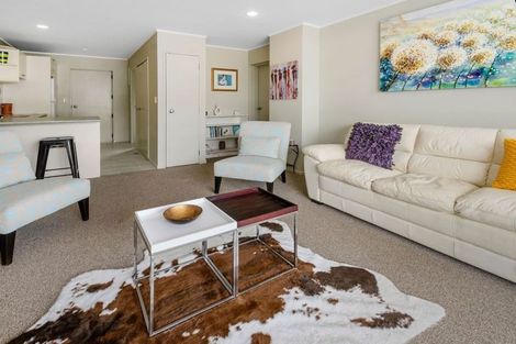 Photo of property in 2b/20 Ian Marwick Place, Birkenhead, Auckland, 0626