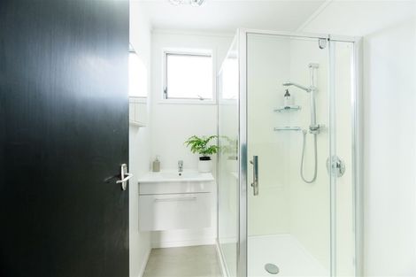 Photo of property in 1/14b Camrose Place, Glenfield, Auckland, 0629