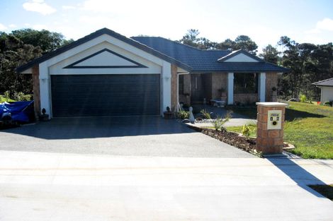 Photo of property in 15 Spinnaker Point, Haruru, 0204