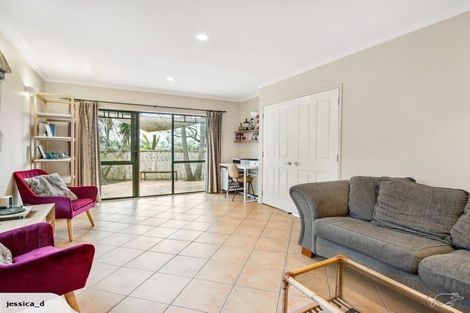 Photo of property in 2/62 Target Road, Totara Vale, Auckland, 0629